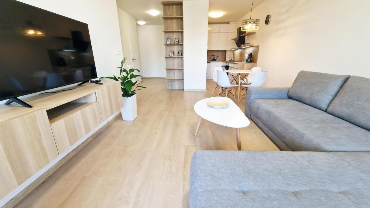 Luxo 2 Room Apartments By Bratislavatrip ภายนอก รูปภาพ